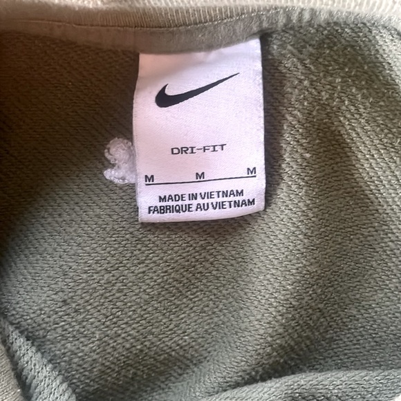 green nike crewneck 🫶🏼 - Picture 8 of 8